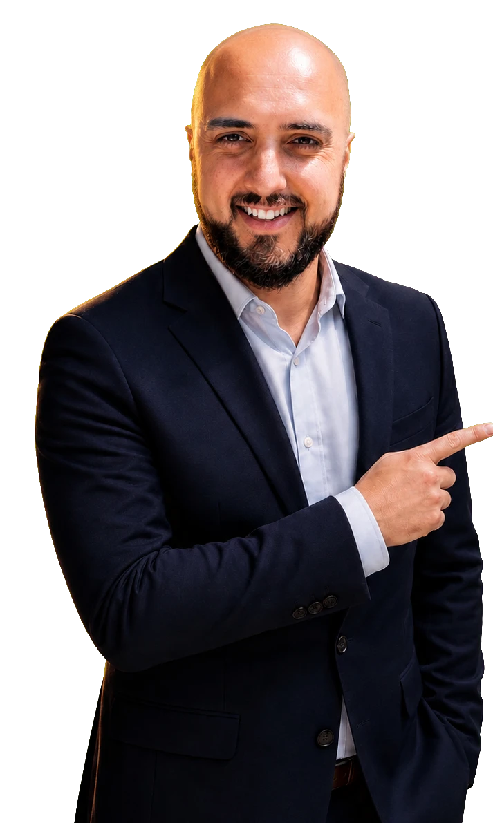 Paulo Henrique apontando para o botão de atendimento